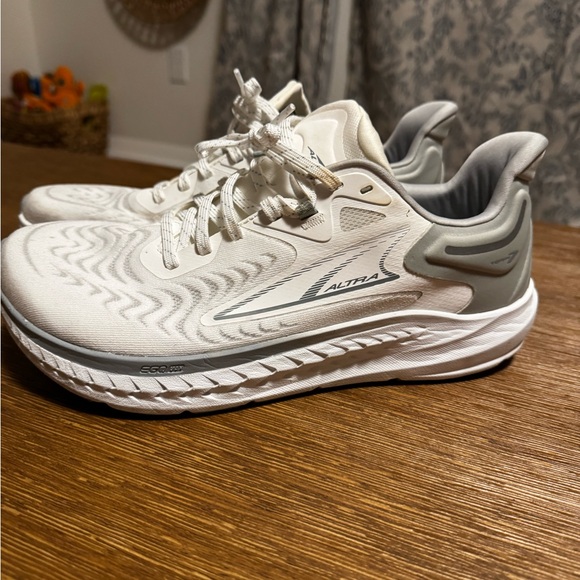 White Altra Torin 7 running shoes - Picture 3 of 5